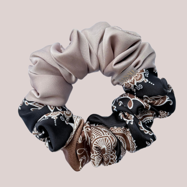 lunali-scrunchie-satyna-paisley-latte